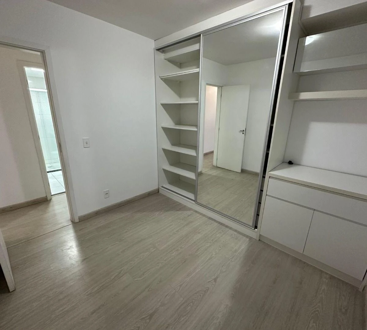 2-bedroom apartment with a home office in Curitiba — photo 6