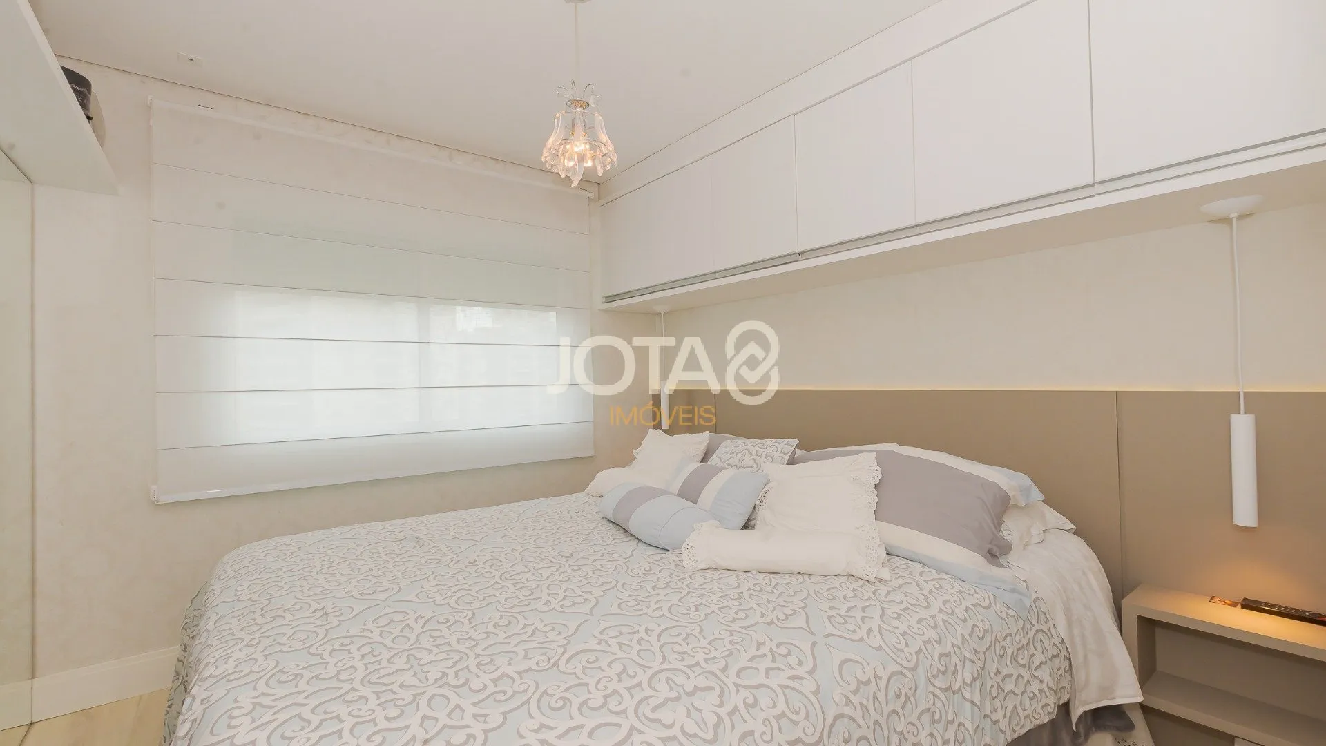 298 m² apartment with 3 en-suite bedrooms and balcony — photo 21