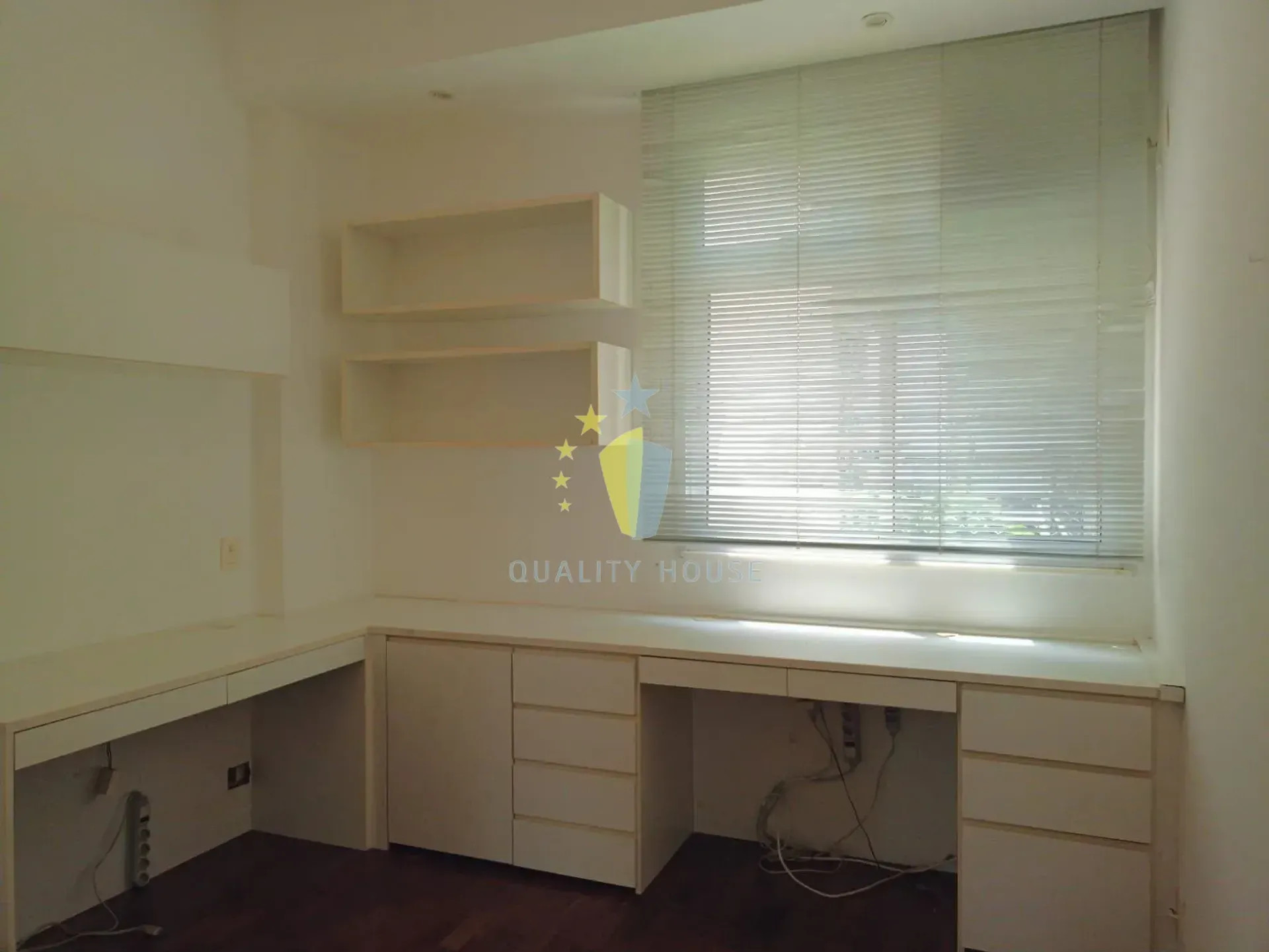 Water view in a 3-bedroom apartment, 110 m² — photo 23