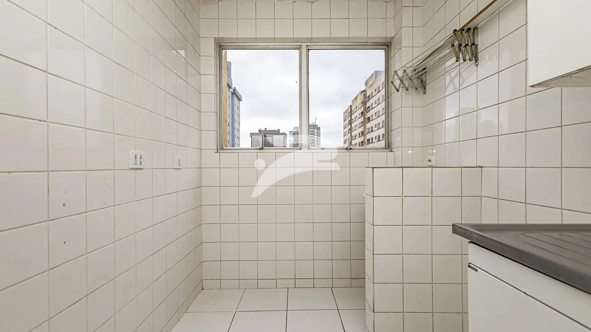 Apartamento de 2 quartos com 56 m² e cozinha separada — photo 11