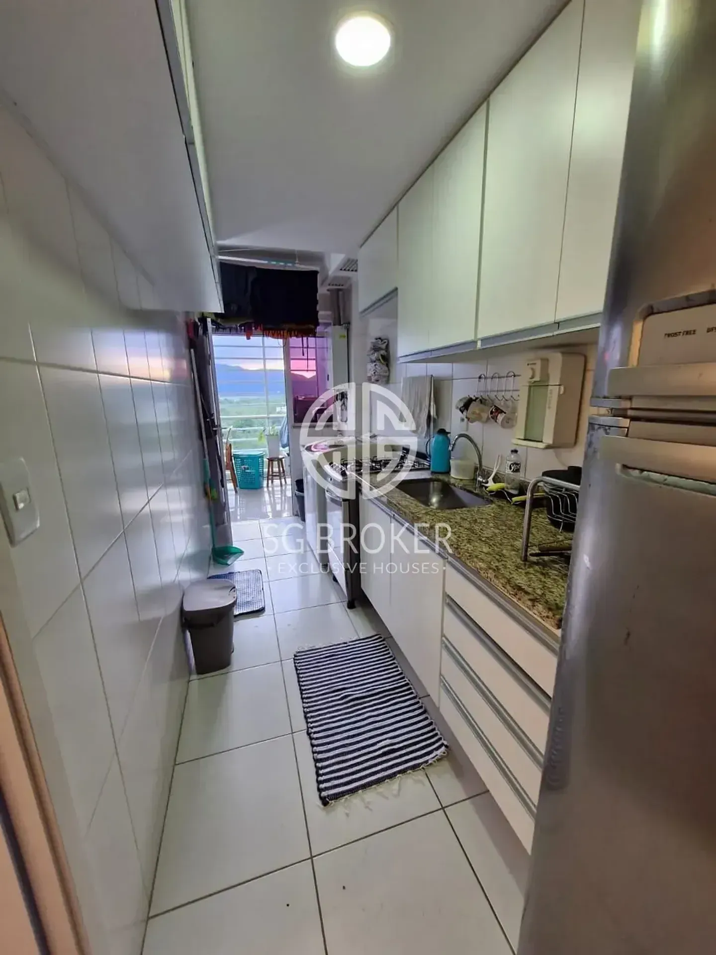Glass-enclosed balcony in a 3-bedroom apartment, 91 m² — photo 22