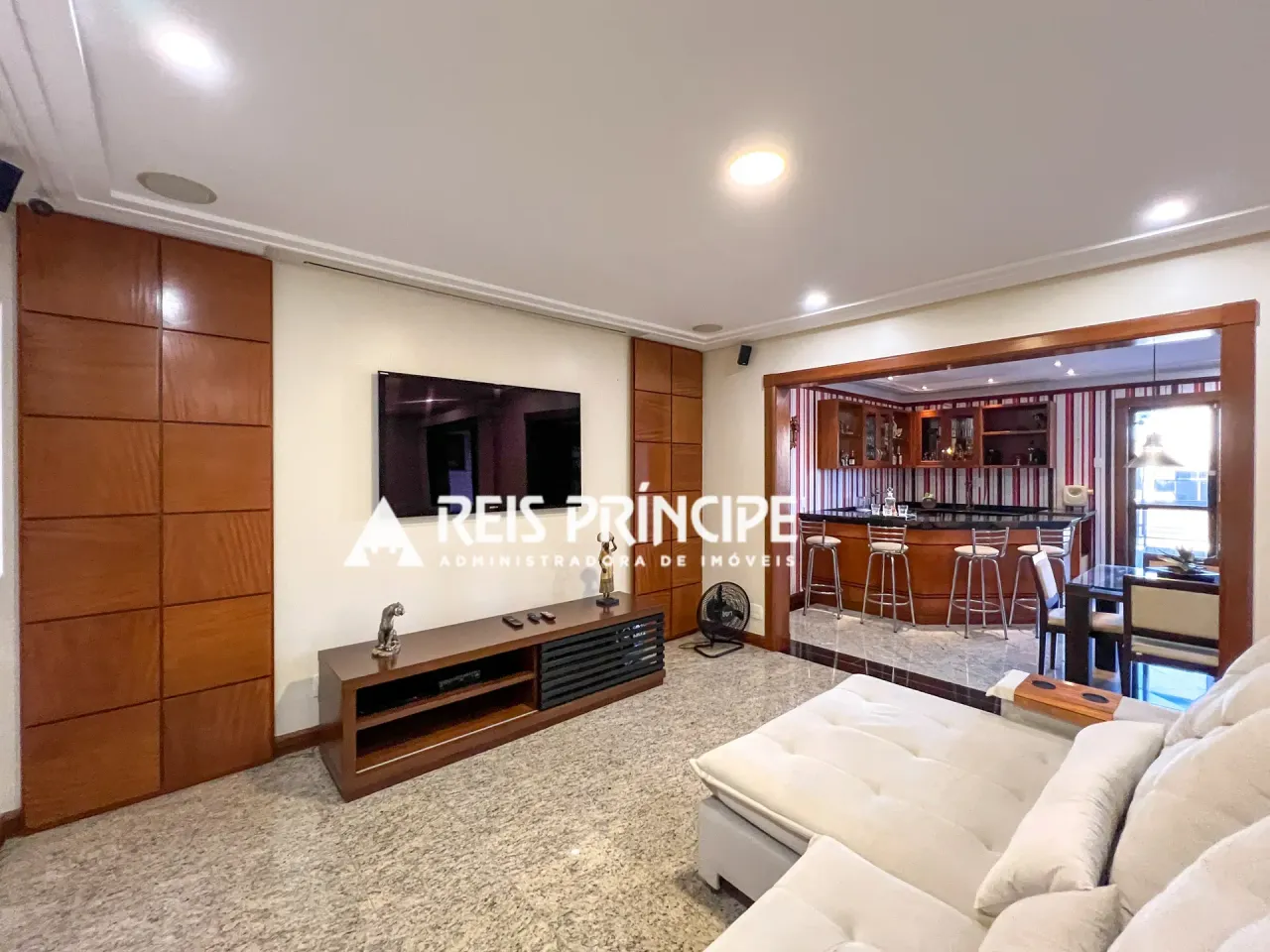Furnished apartment with 5 bedrooms and a balcony — photo 16