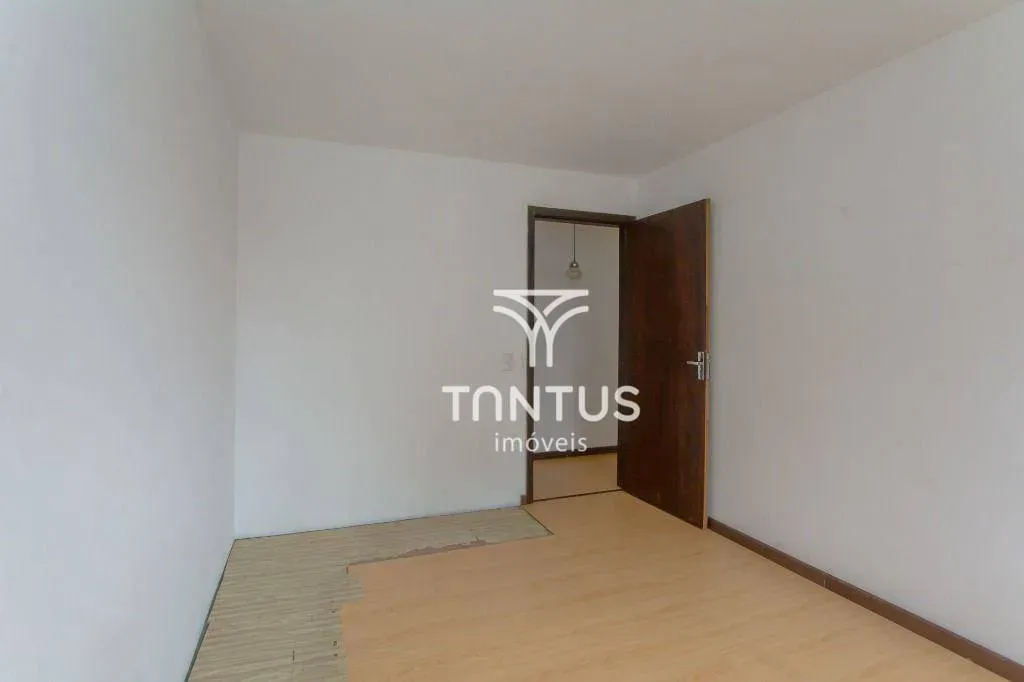 Wood or laminate floors in a 2-bedroom apartment, 66 m² — photo 46