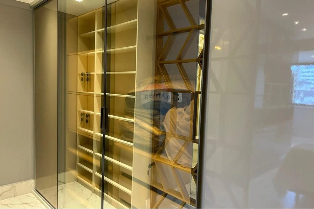 Furnished apartment, 132 m², with a glass-enclosed balcony — photo 47