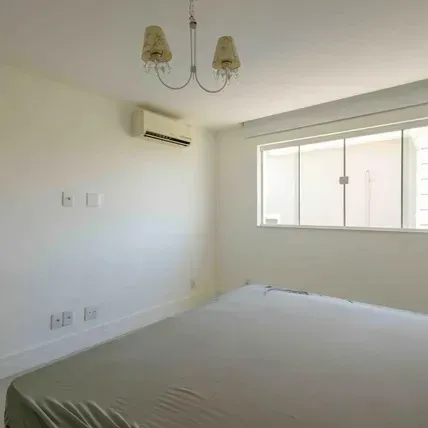 Furnished house, 470 m², with a bathtub — photo 18