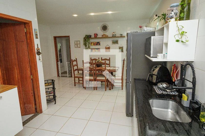 Furnished house with 3 bedrooms and 180 m² — photo 12