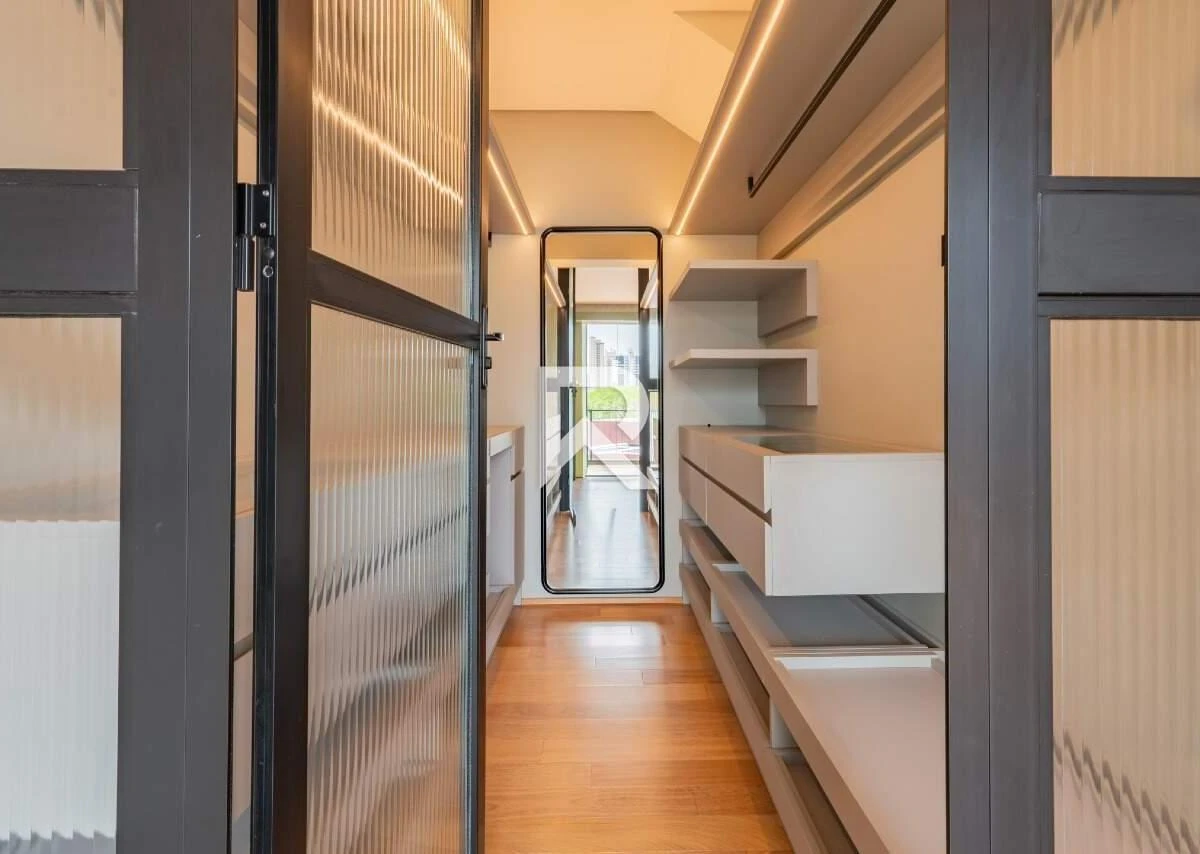 3-bedroom apartment with a walk-in closet in Curitiba — photo 11