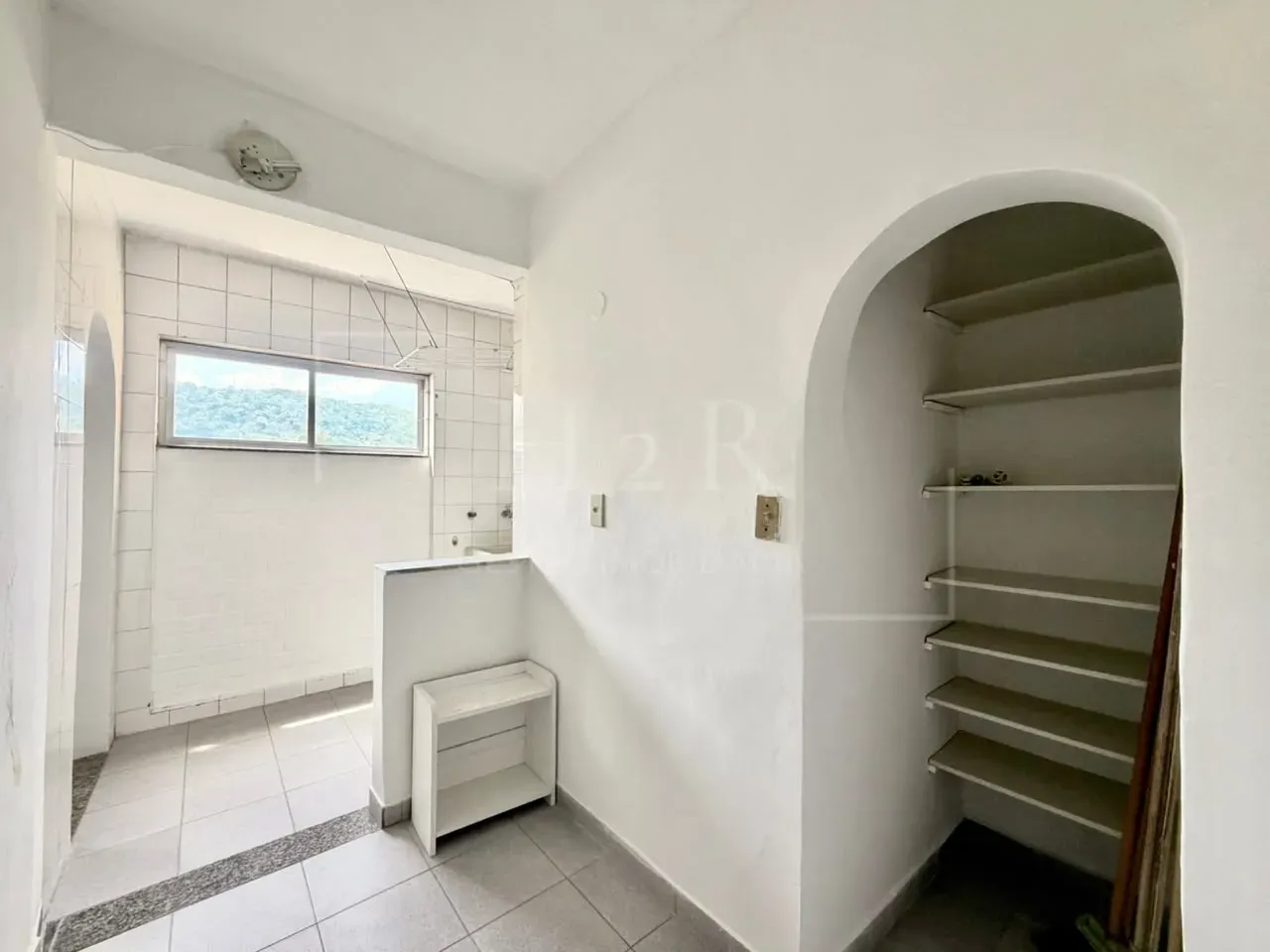 One-bedroom apartment with a mountain view in Rio de Janeiro — photo 14