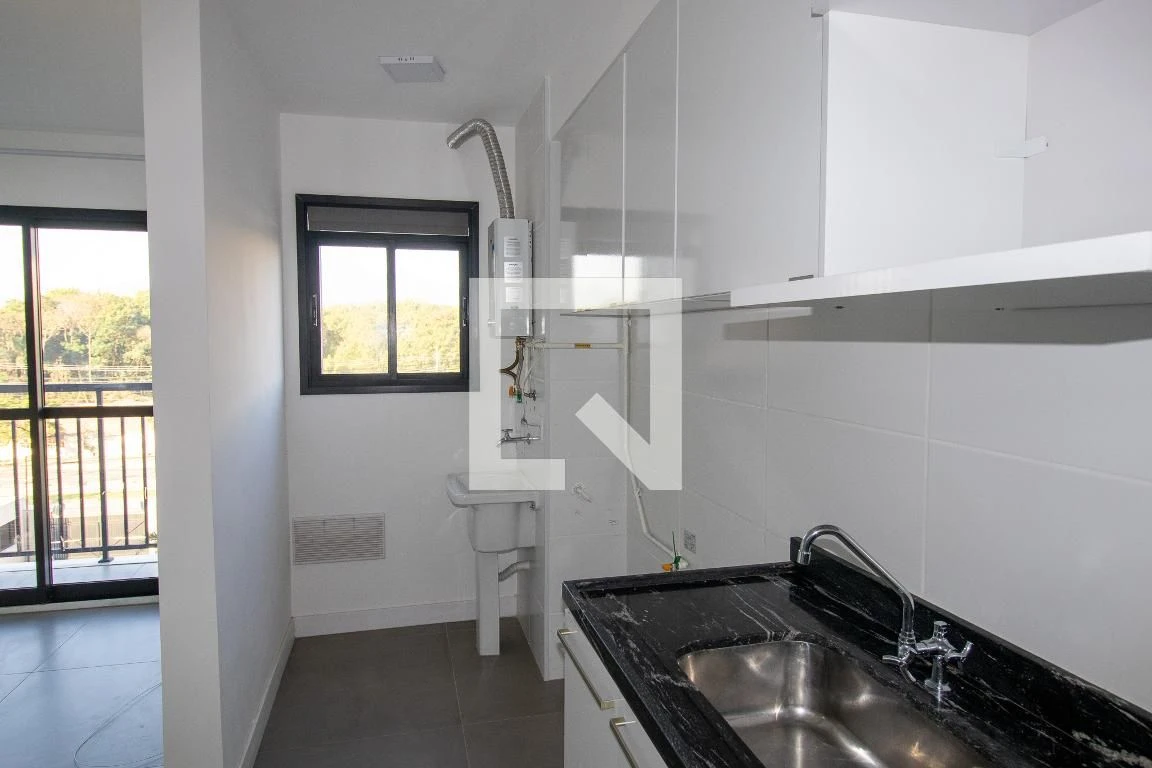 One-bedroom apartment in a building with a gym — photo 6