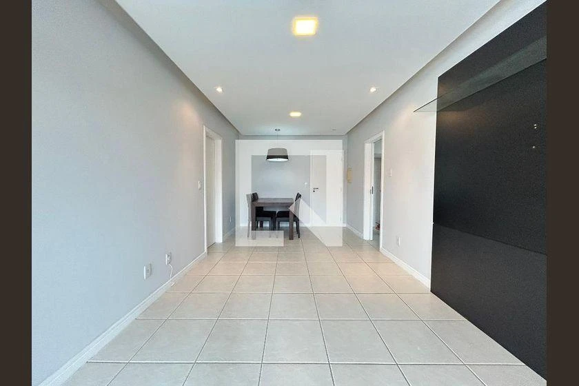 2-bedroom apartment in a building with a gym — photo 25