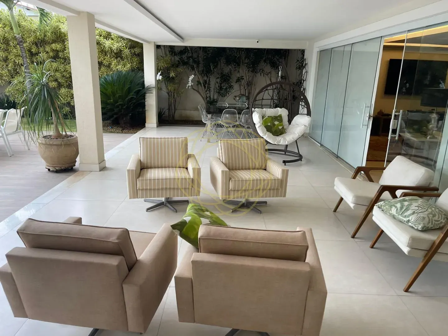 Triplex house with 5 bedrooms and 900 m² — photo 37