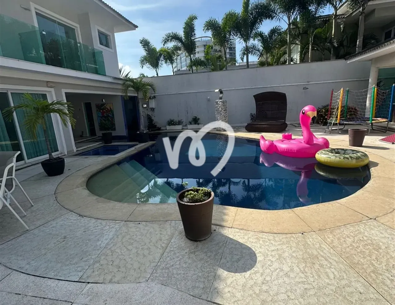 Furnished house with 5 bedrooms and open-plan kitchen — photo 16