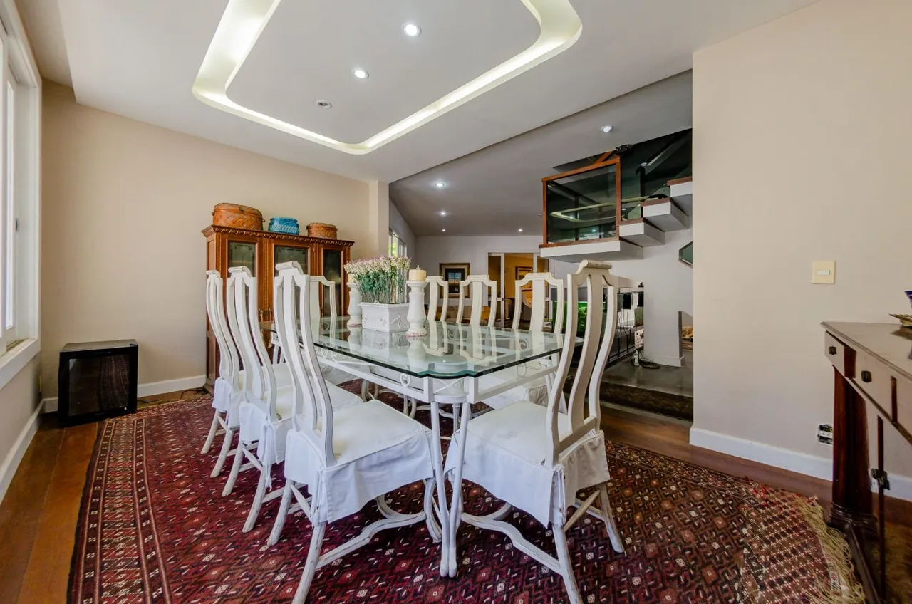 Furnished house with 5 bedrooms and 690 m², 5 parking — photo 20