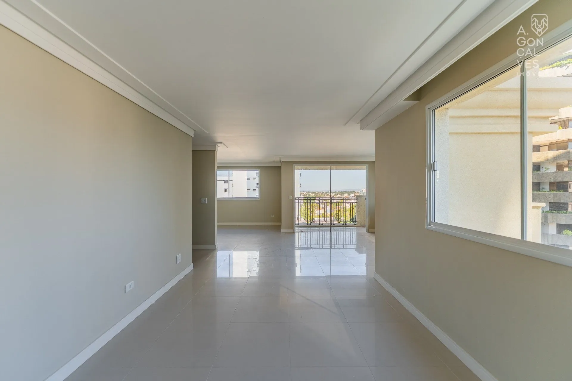 4-bedroom apartment with balcony and 3 parking spaces — photo 7