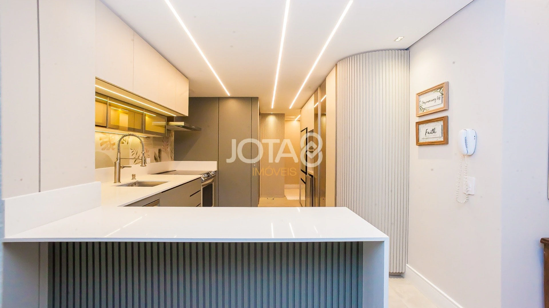 199 m² apartment with 2 bedrooms and a suite, 2 parking — photo 15