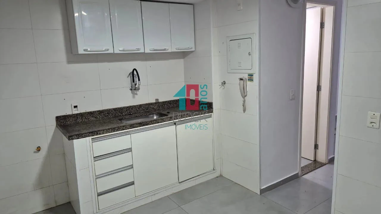 2-bedroom house with a separate kitchen and cabinets — photo 2