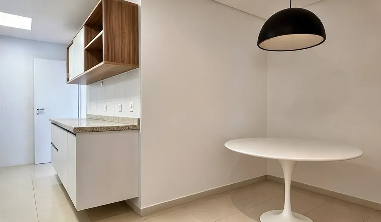 4-bedroom apartment with a park view in Curitiba — photo 2