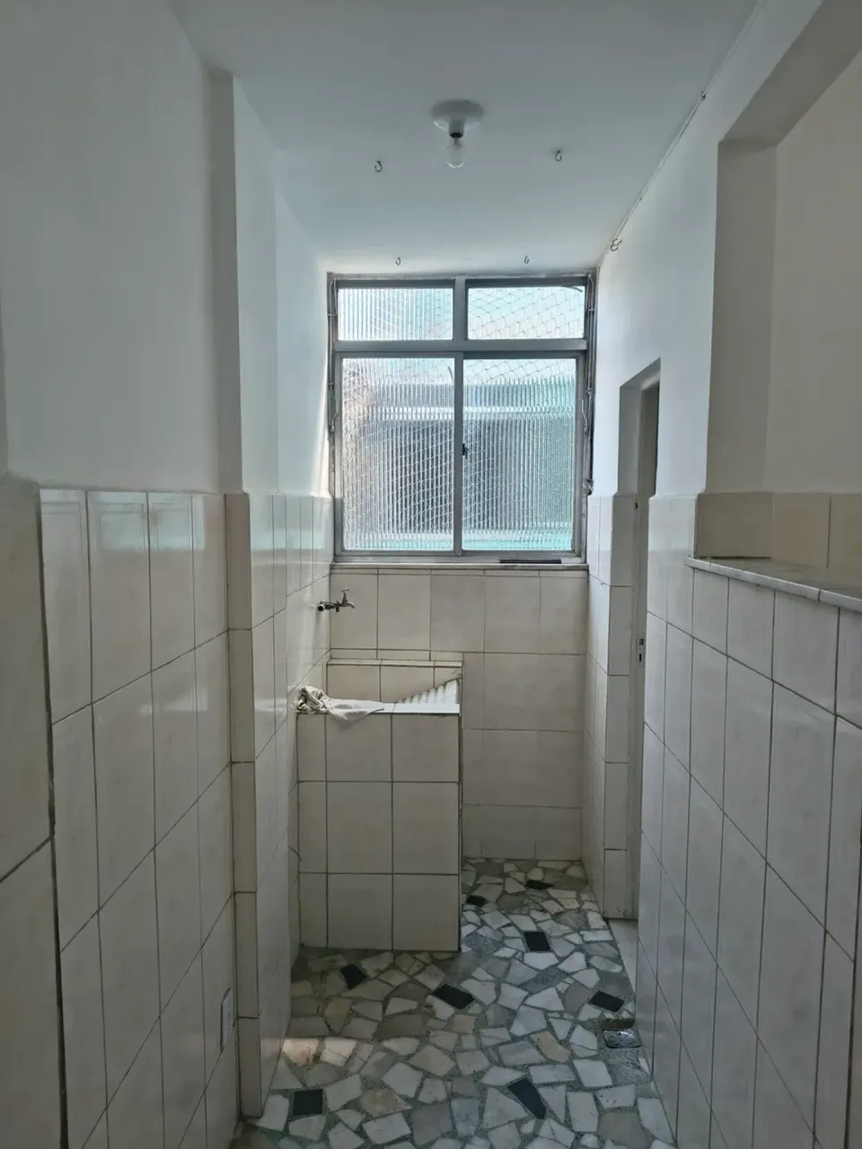 2-bedroom 2-bath apartment with 1 parking space — photo 11