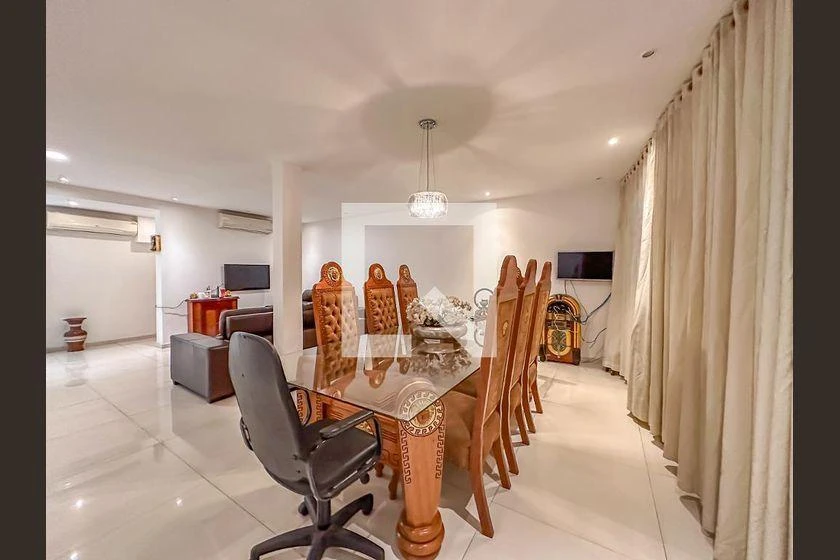 Мебльований будинок з 3 спальнями та 810 м² — photo 12
