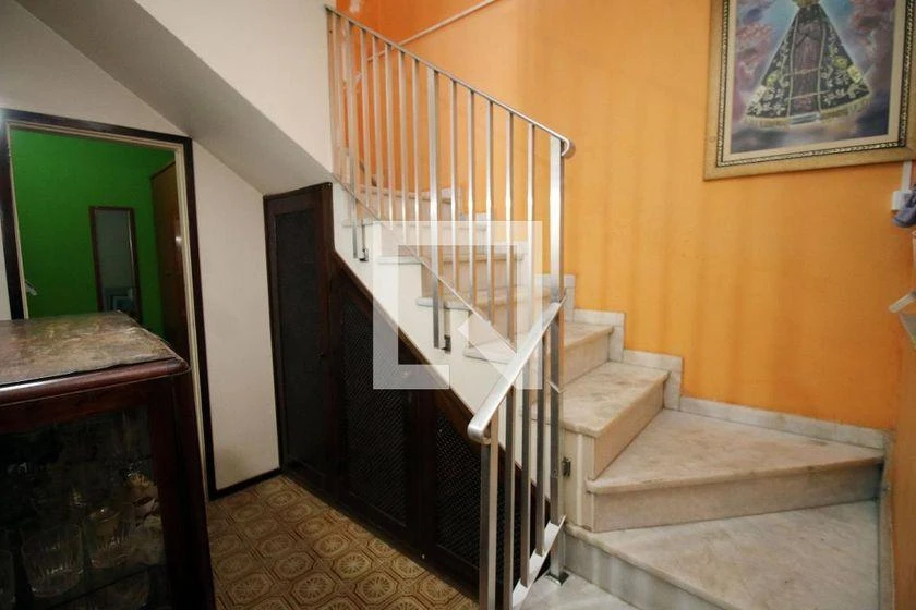 House with 4 bedrooms and 297 m², no parking — photo 29