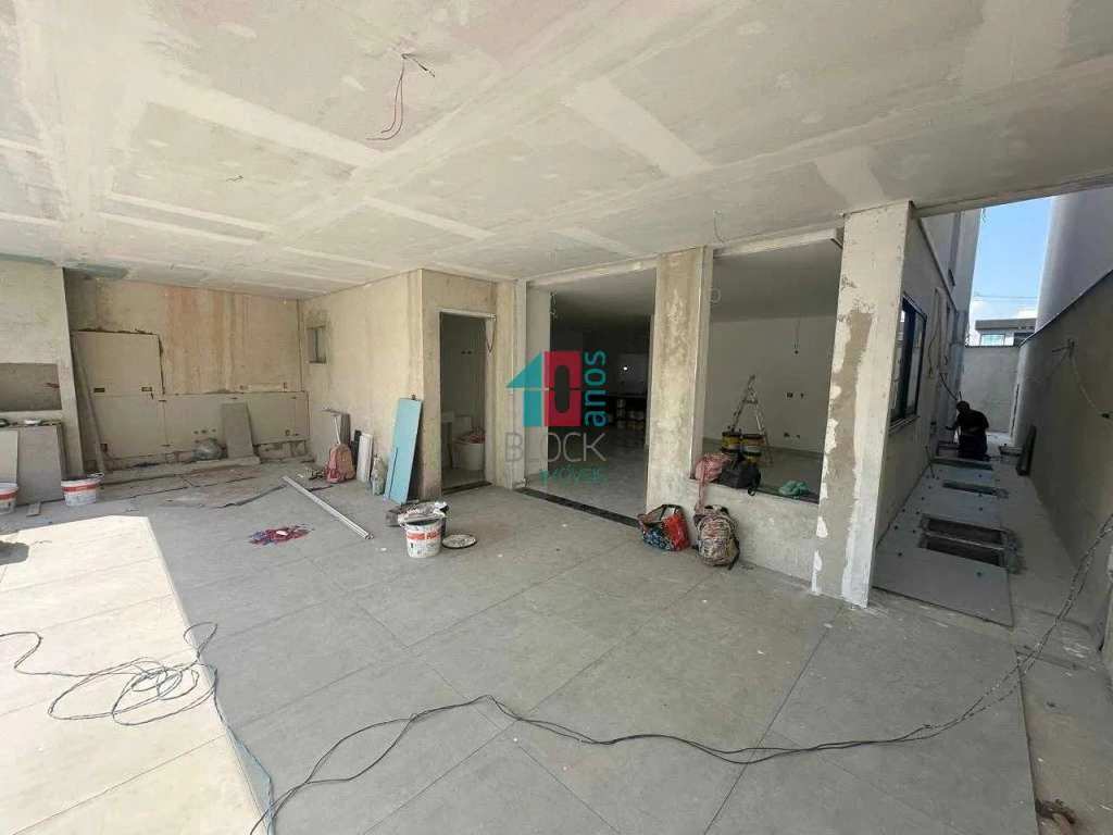 Casa com 5 suítes, 8 banheiros e 3 vagas para reformar — photo 17