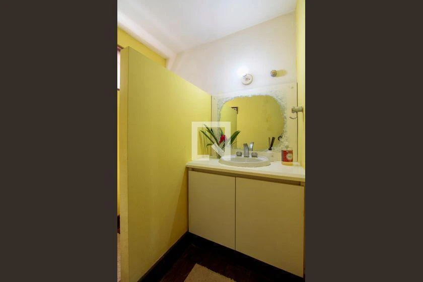 Bathtub in a one-bedroom apartment, 109 m² — photo 22