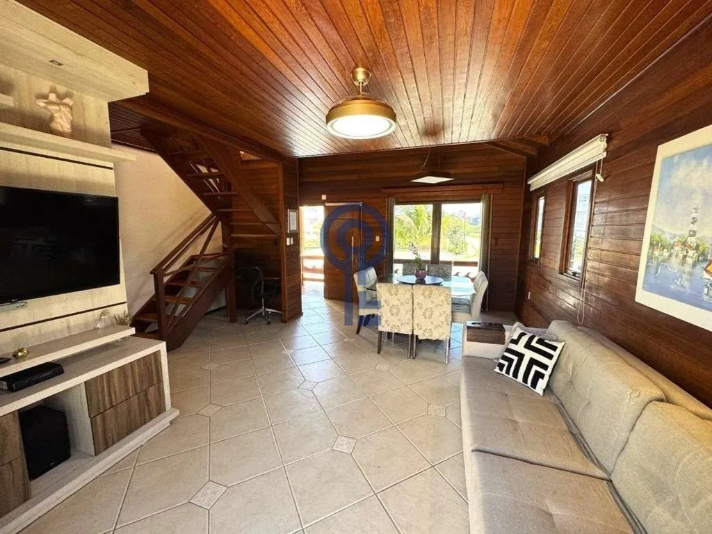 Casa mobiliada com 3 dormitórios, 3 banheiros e 410 m²