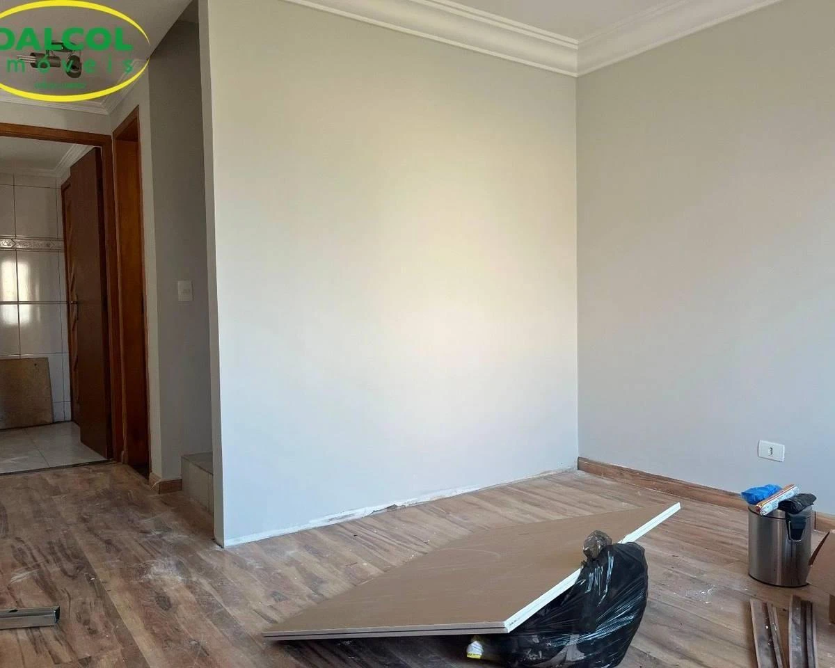 3-bedroom house with wood or laminate floors — photo 11