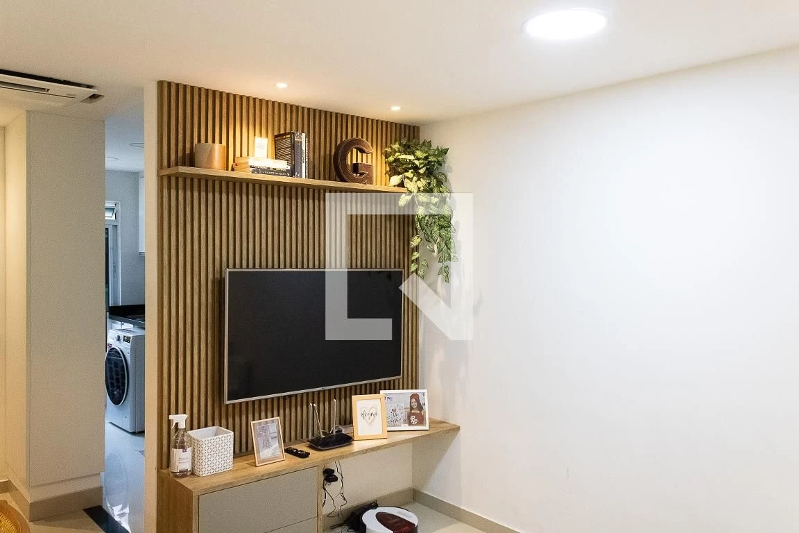 Furnished apartment, 49 m², with floor-to-ceiling windows — photo 6
