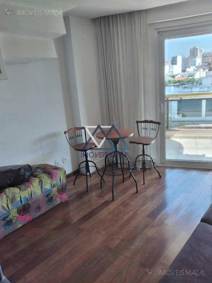 Glass-enclosed balcony in a one-bedroom apartment, 102 m² — photo 9