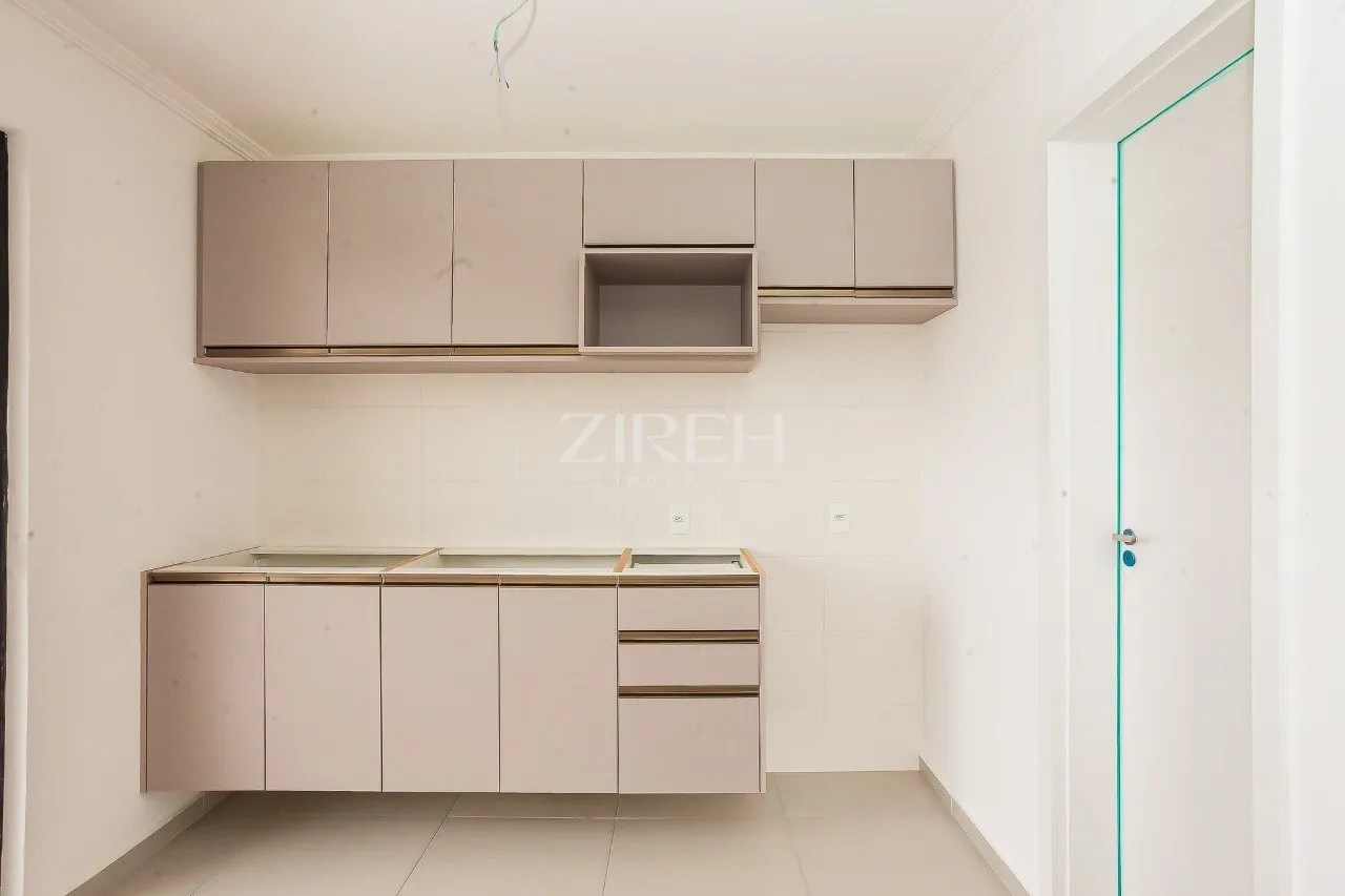 2-bedroom apartment with wood or laminate floors in Curitiba — photo 4