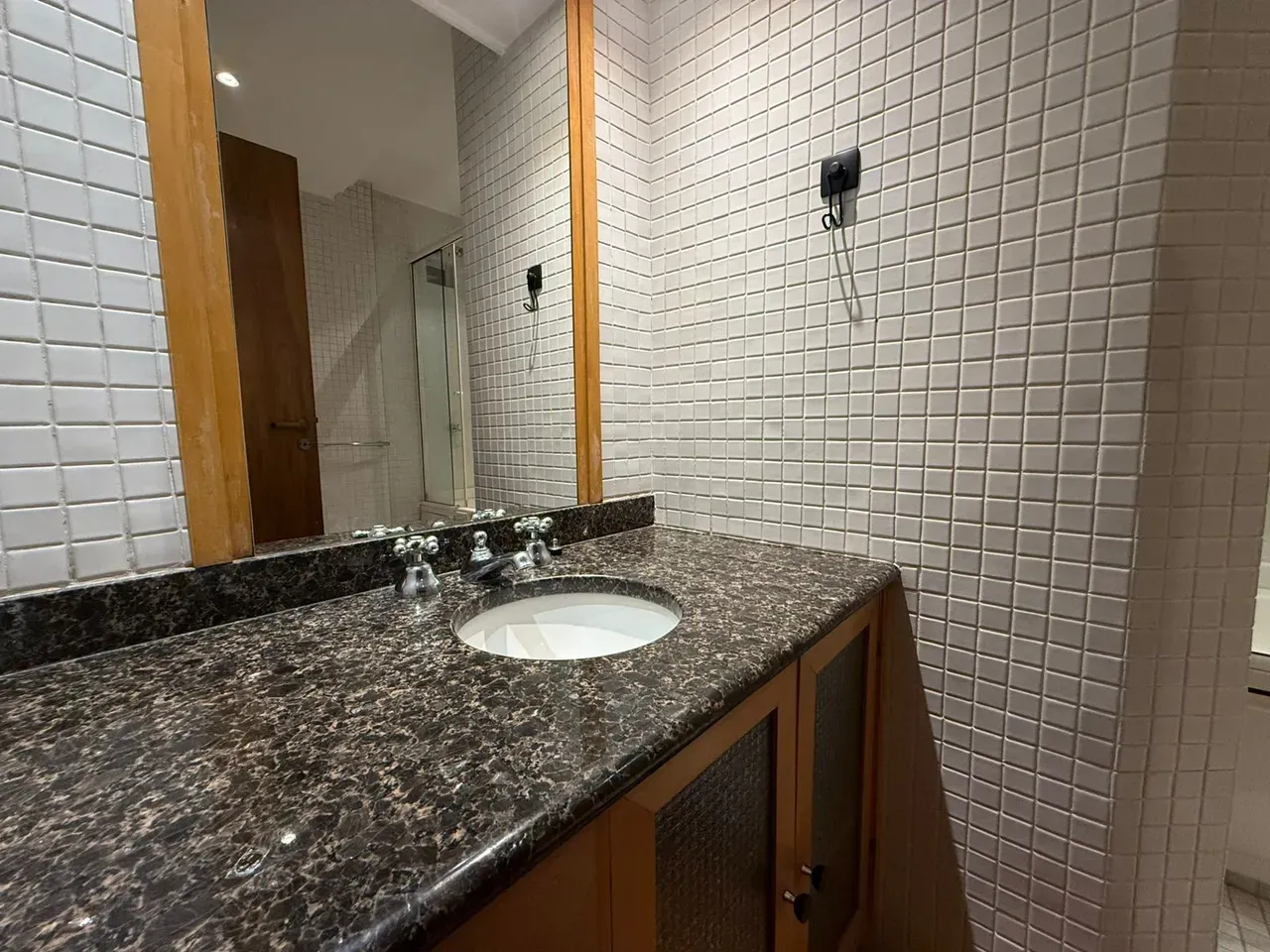 Unfurnished apartment with 2 bedrooms and 2 bathrooms — photo 27