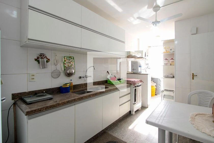 Мебльована квартира 200 м² з трьома суміжними ванними