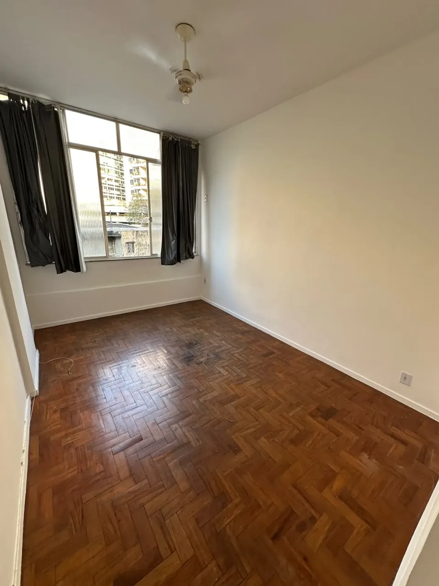 Apartamento no 3º andar com piso de madeira ou laminado — photo 2