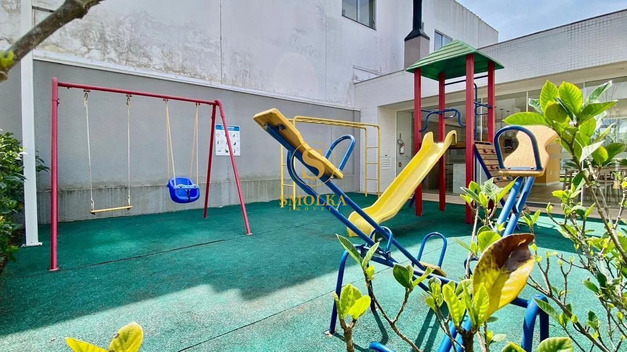Balcony with a grill in a 2-bedroom apartment, 75 m² — photo 71