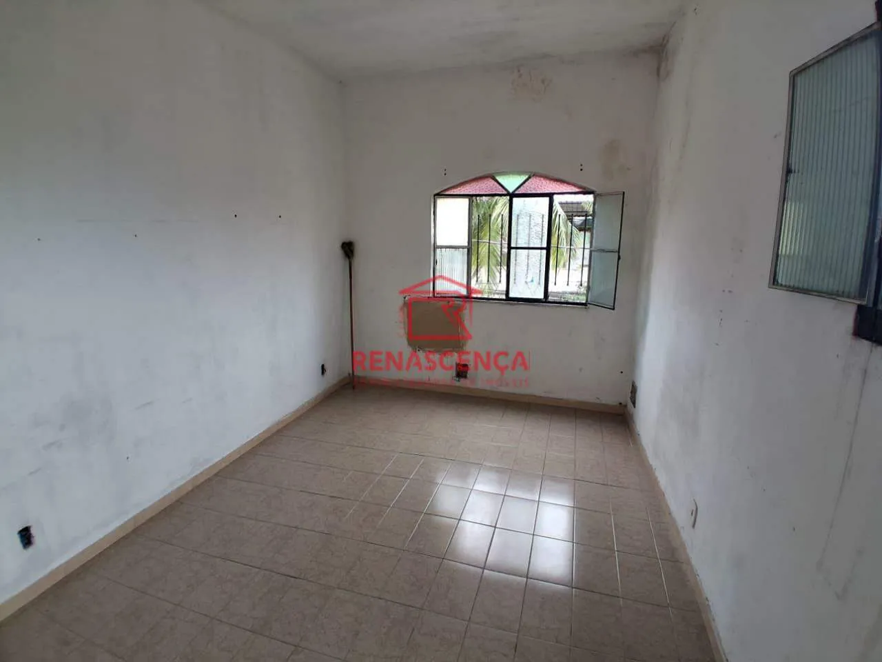 2-bedroom house with a washing machine