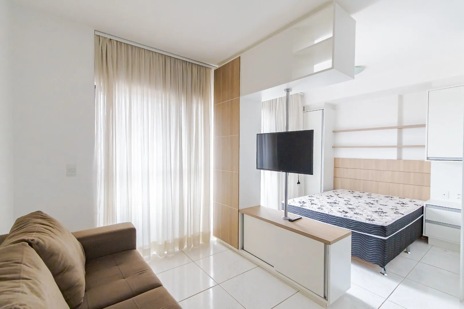 Furnished 1-bedroom apartment with balcony — photo 11