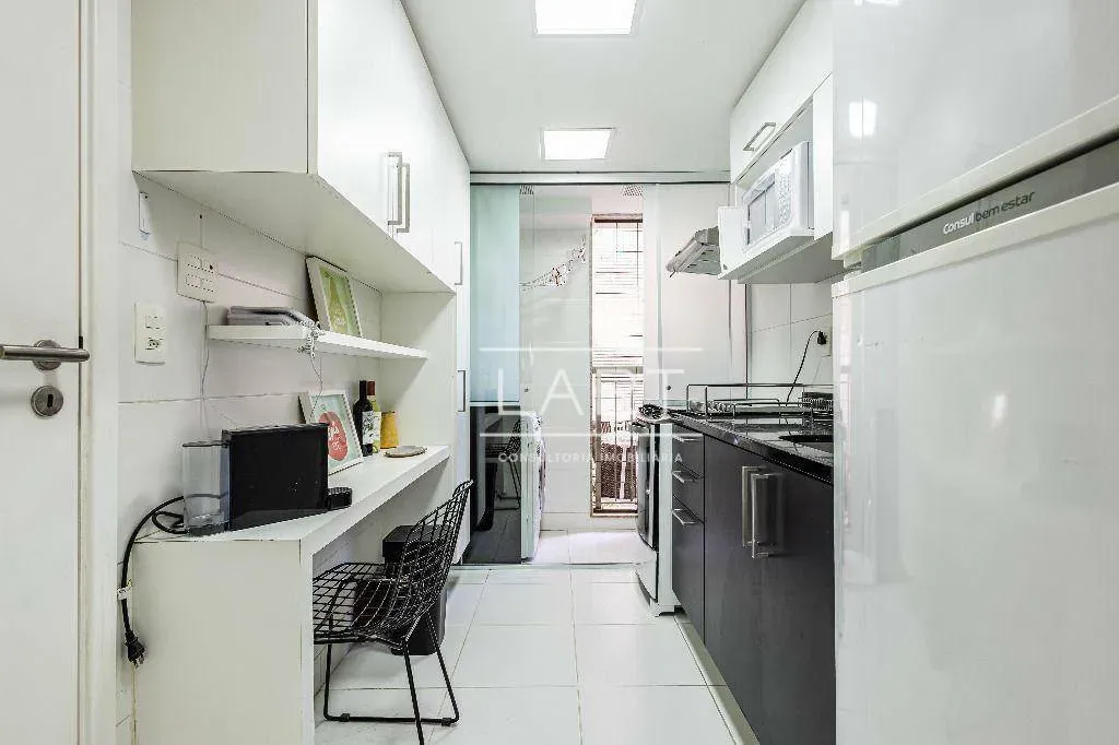 Apartamento com 2 dormitórios e varanda de vidro — photo 28