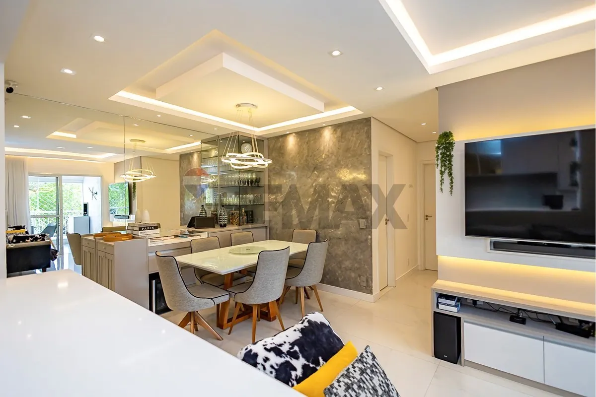 Glass-enclosed balcony in a 2-bedroom apartment, 69 m² — photo 12