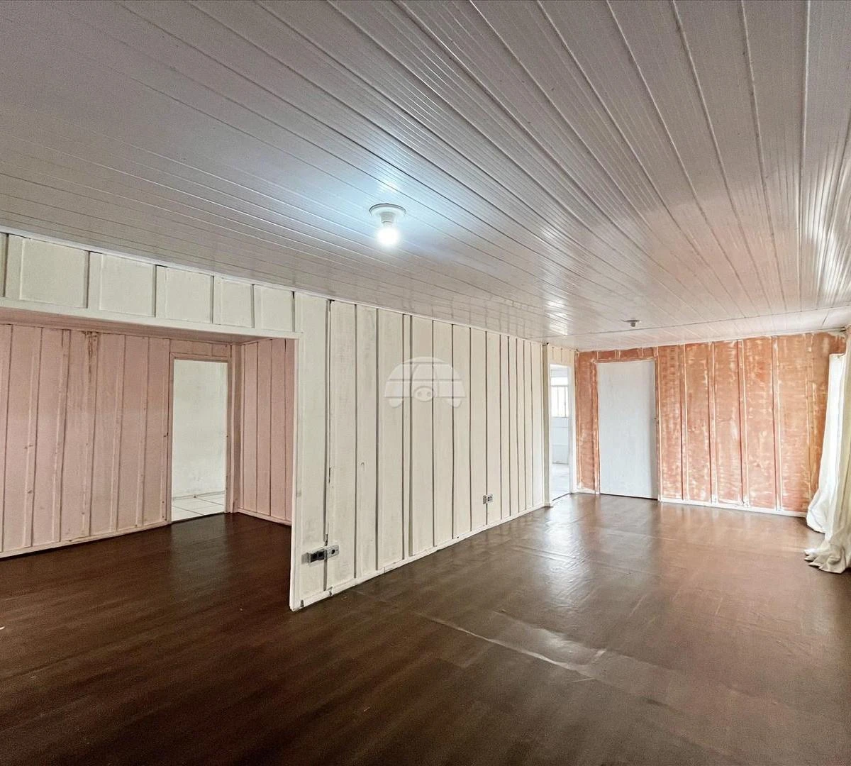 2-bedroom house with wood or laminate floors in Curitiba — photo 6