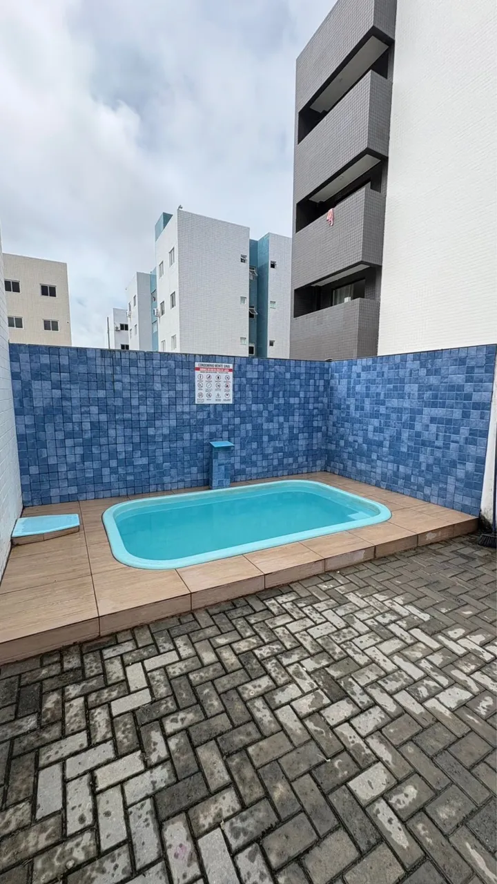 2-bedroom apartment with shared outdoor pool — photo 5