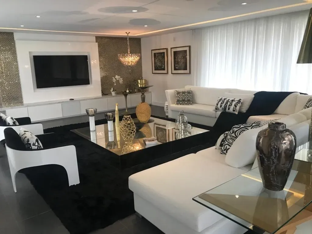Будинок на 6 спалень-сюїт з 600 м² і 8 ванних