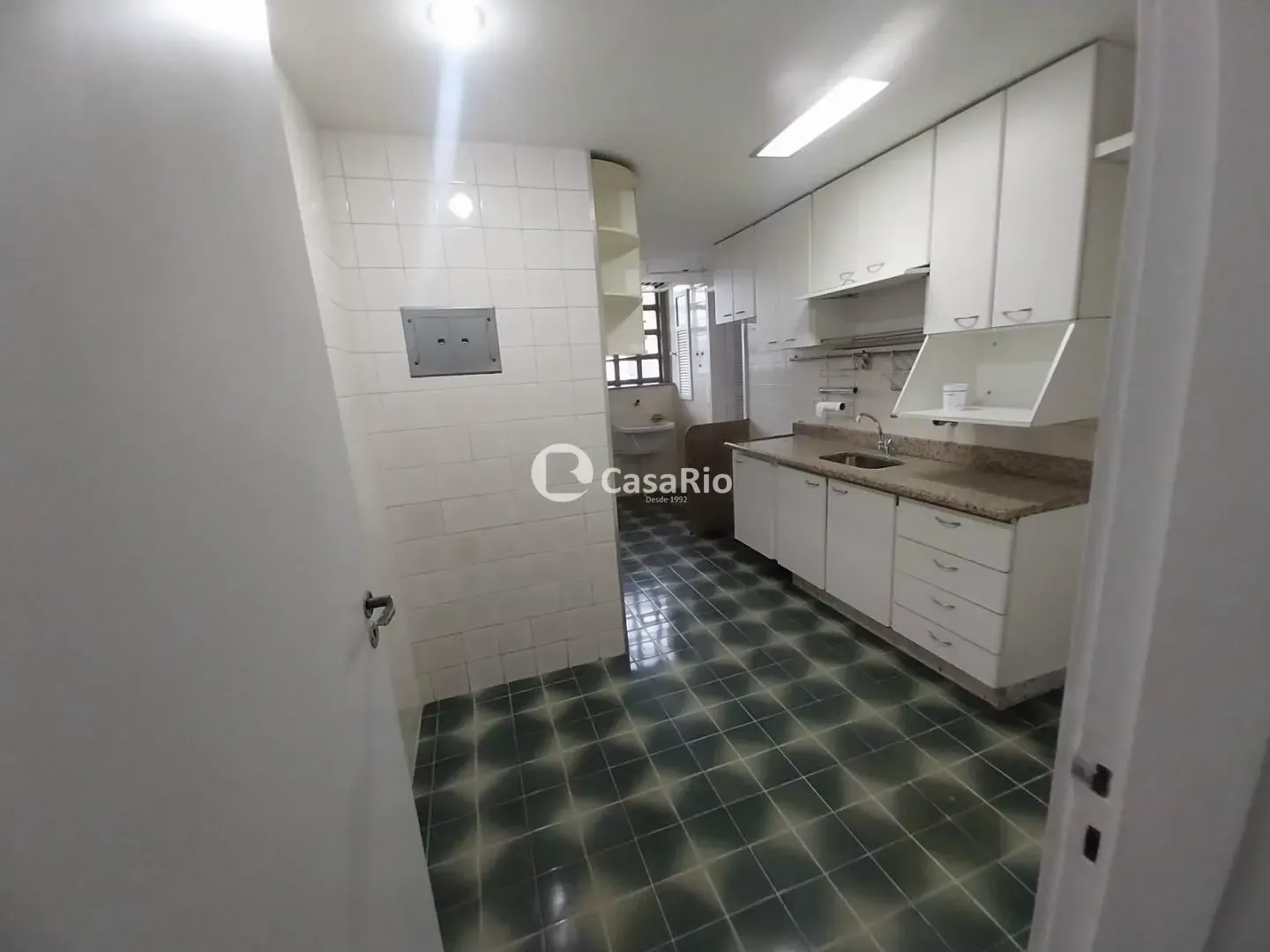 2-bedroom apartment with wood or laminate floors — photo 19
