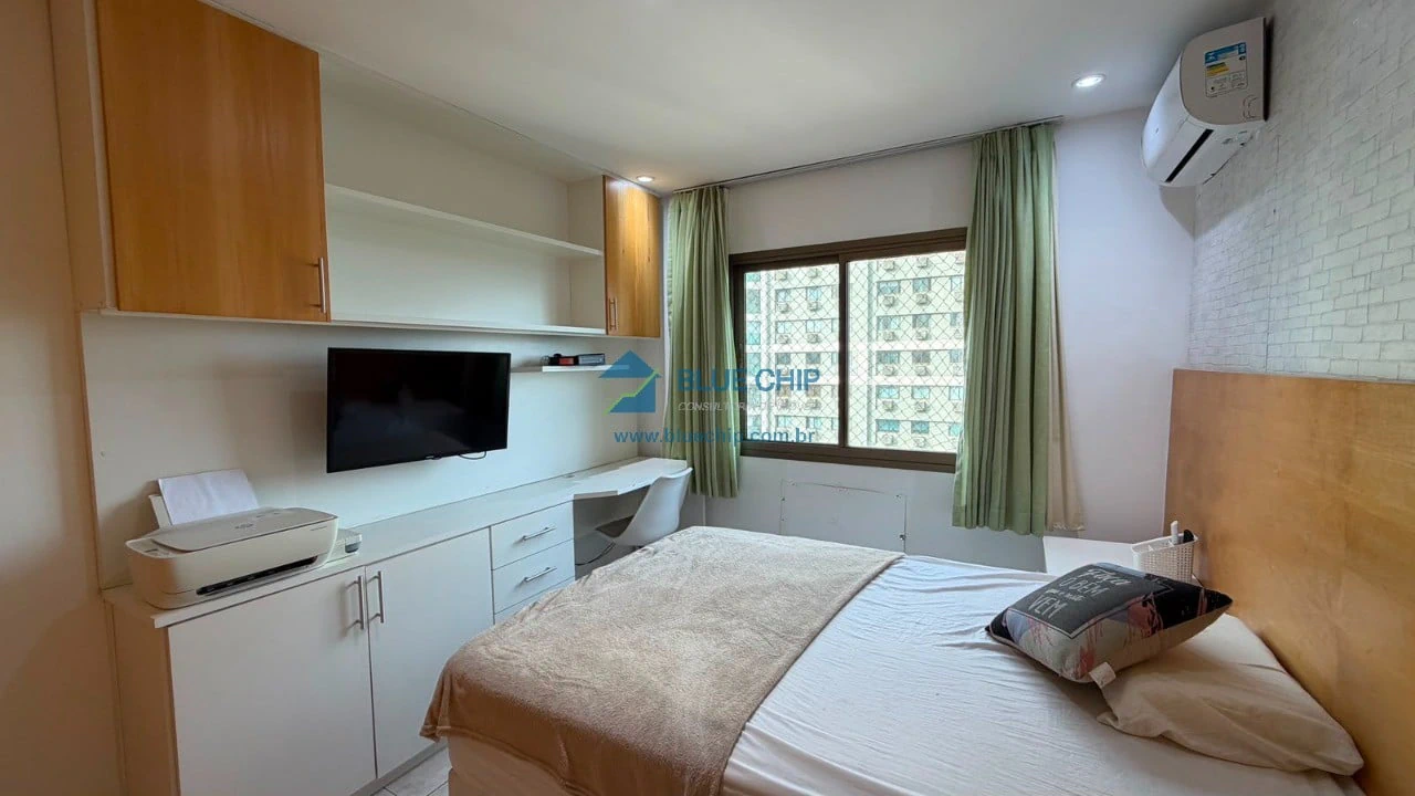 Furnished 3-bedroom apartment with enclosed balcony — photo 8