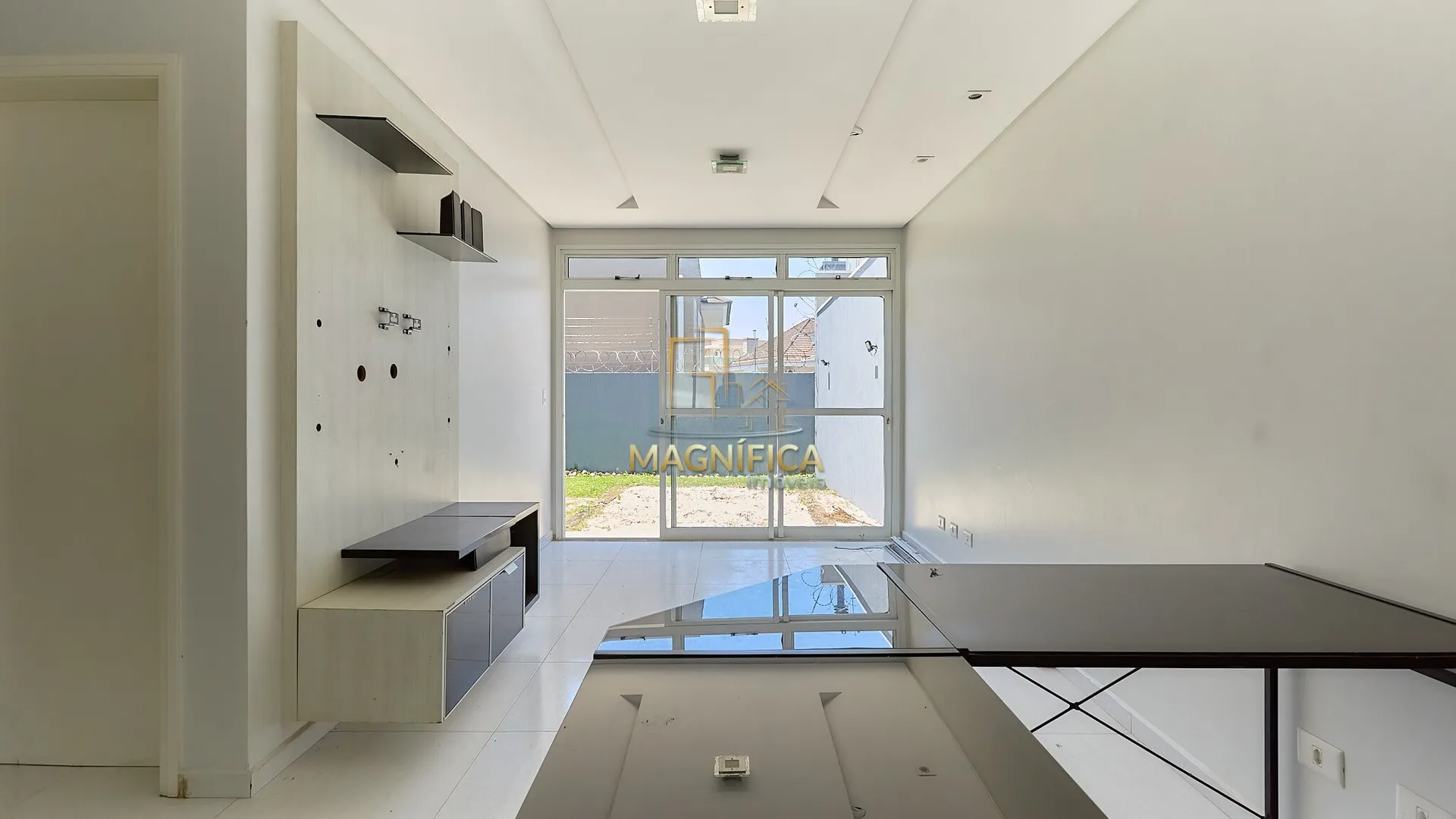 House with 4 bedrooms and 3 en-suite suites, 4 parking spaces — photo 55