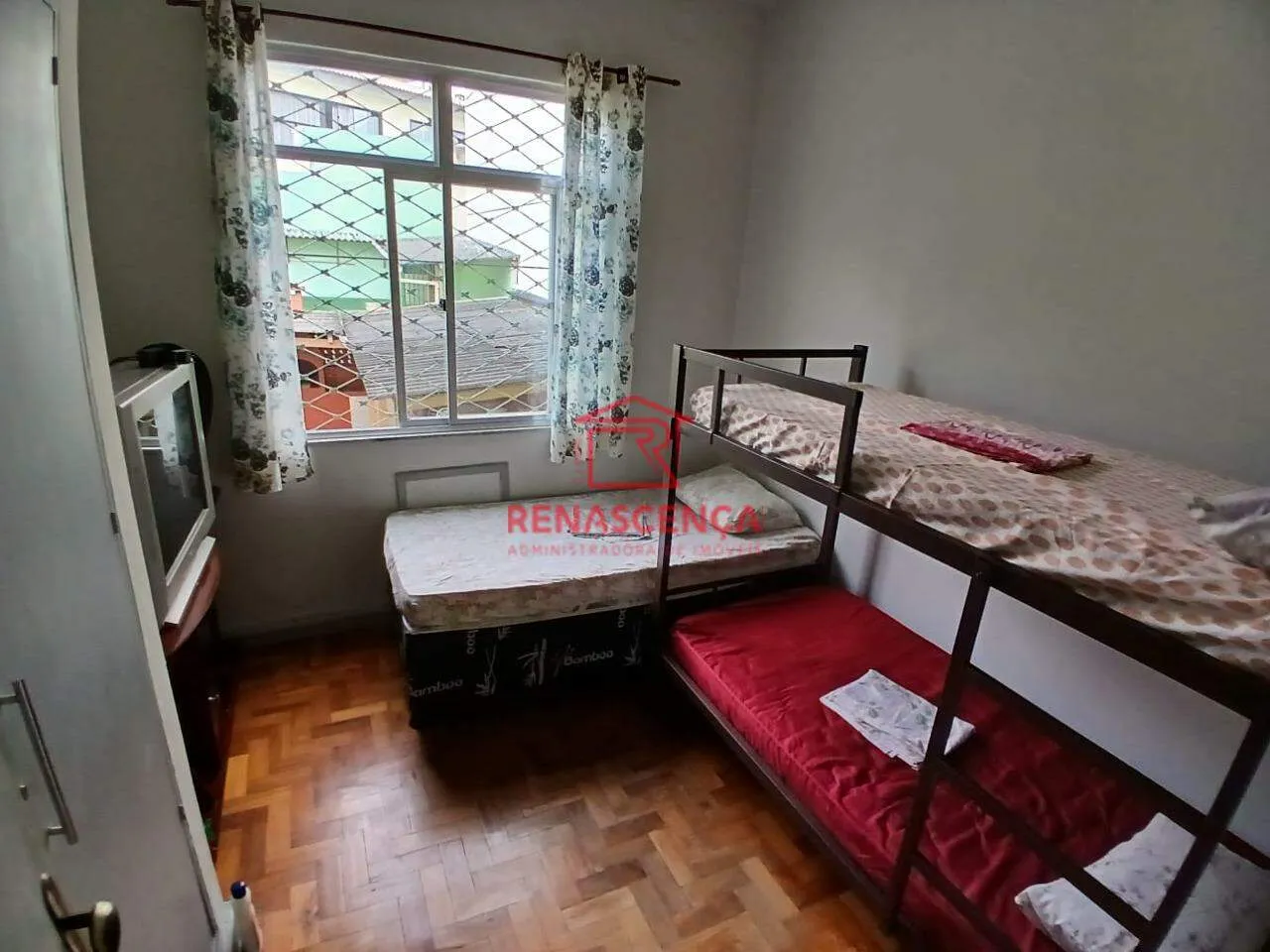 5-bedroom house with a bathtub in Rio de Janeiro — photo 13
