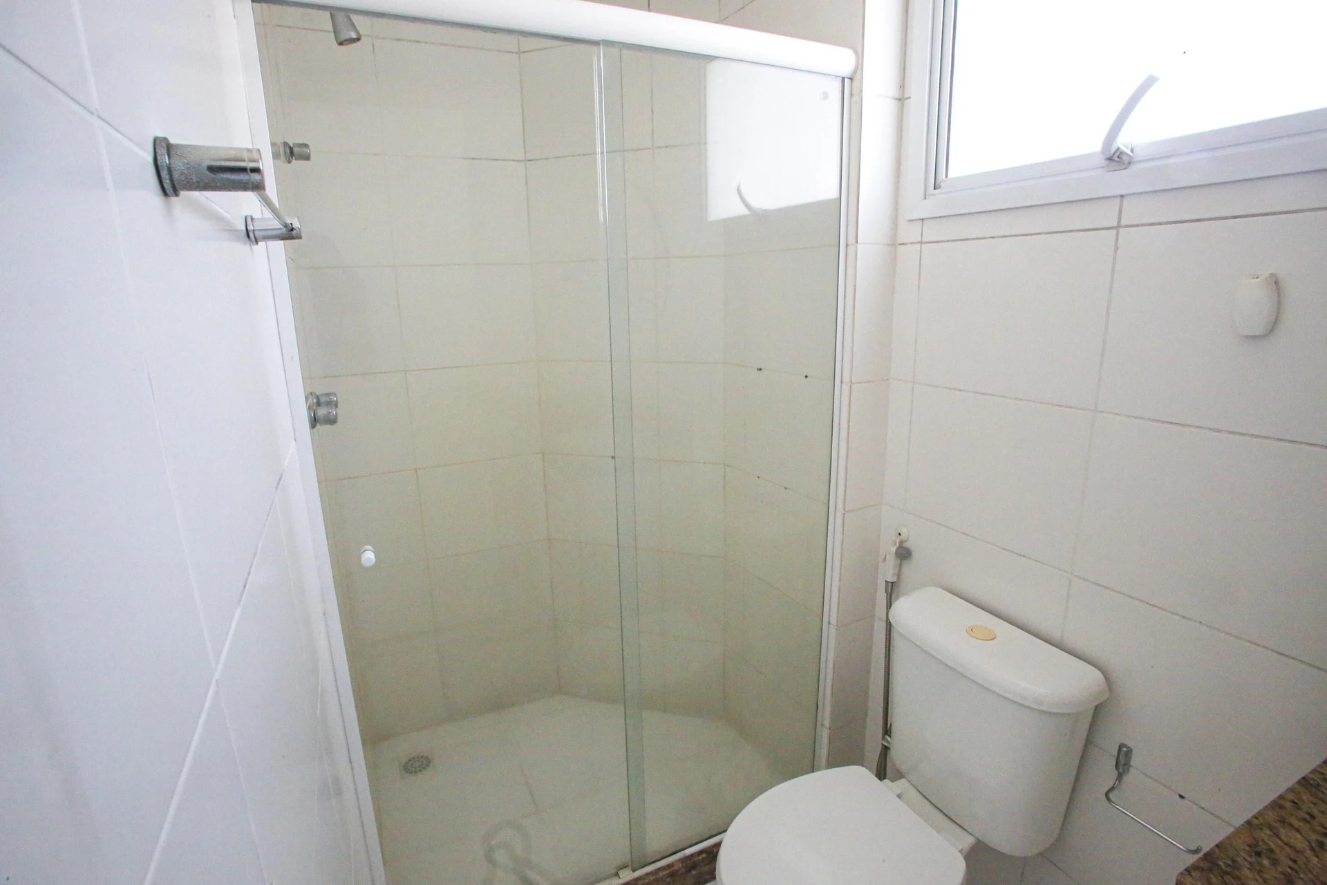 Glass-enclosed balcony in a 3-bedroom apartment, 131 m² — photo 41