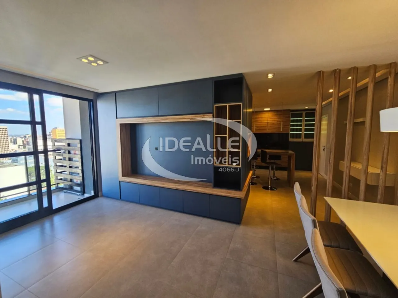 Apartment with 2 bedrooms and a glass-enclosed balcony — photo 3