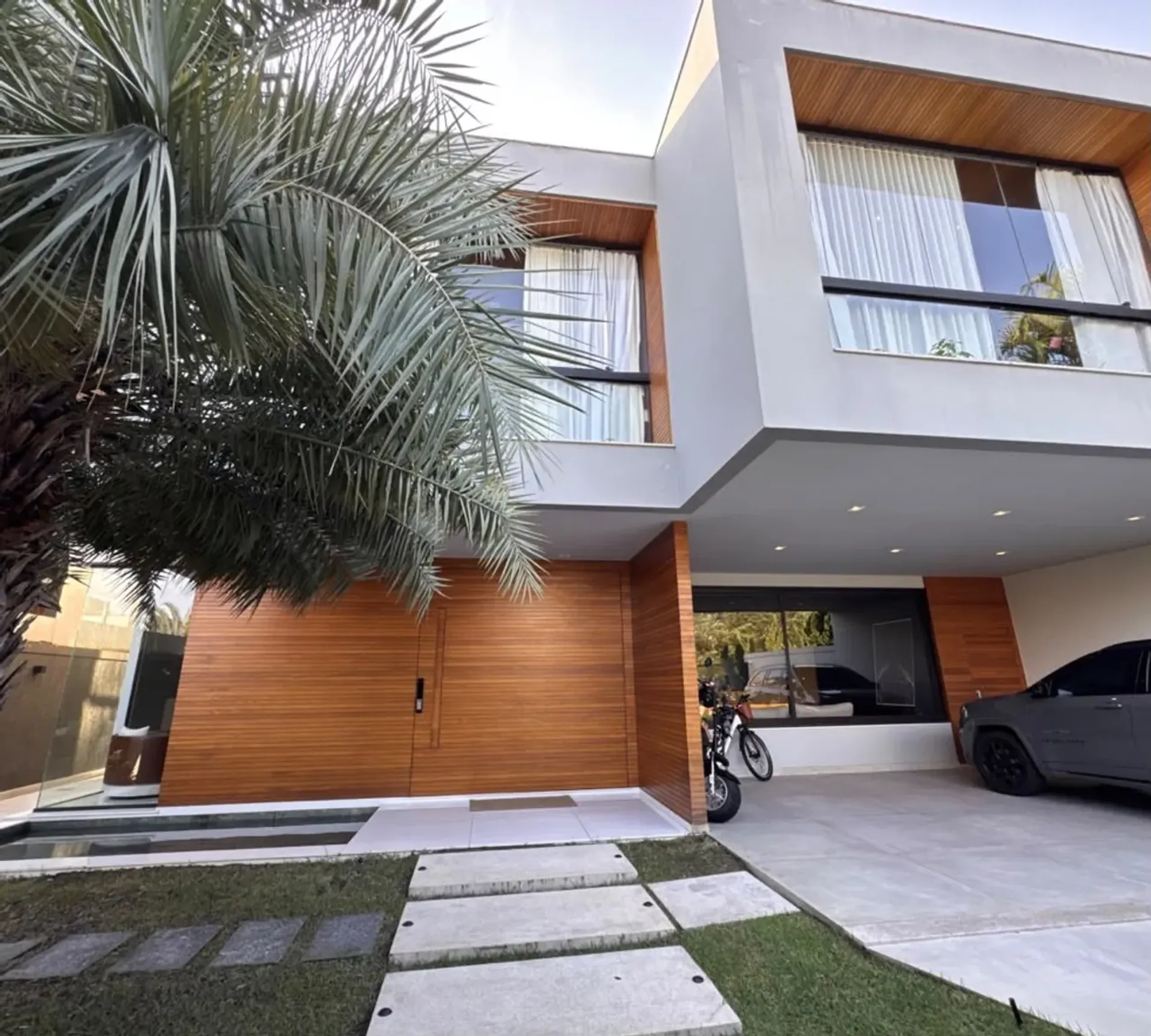 Furnished house, 800 m², with floor-to-ceiling windows — photo 8