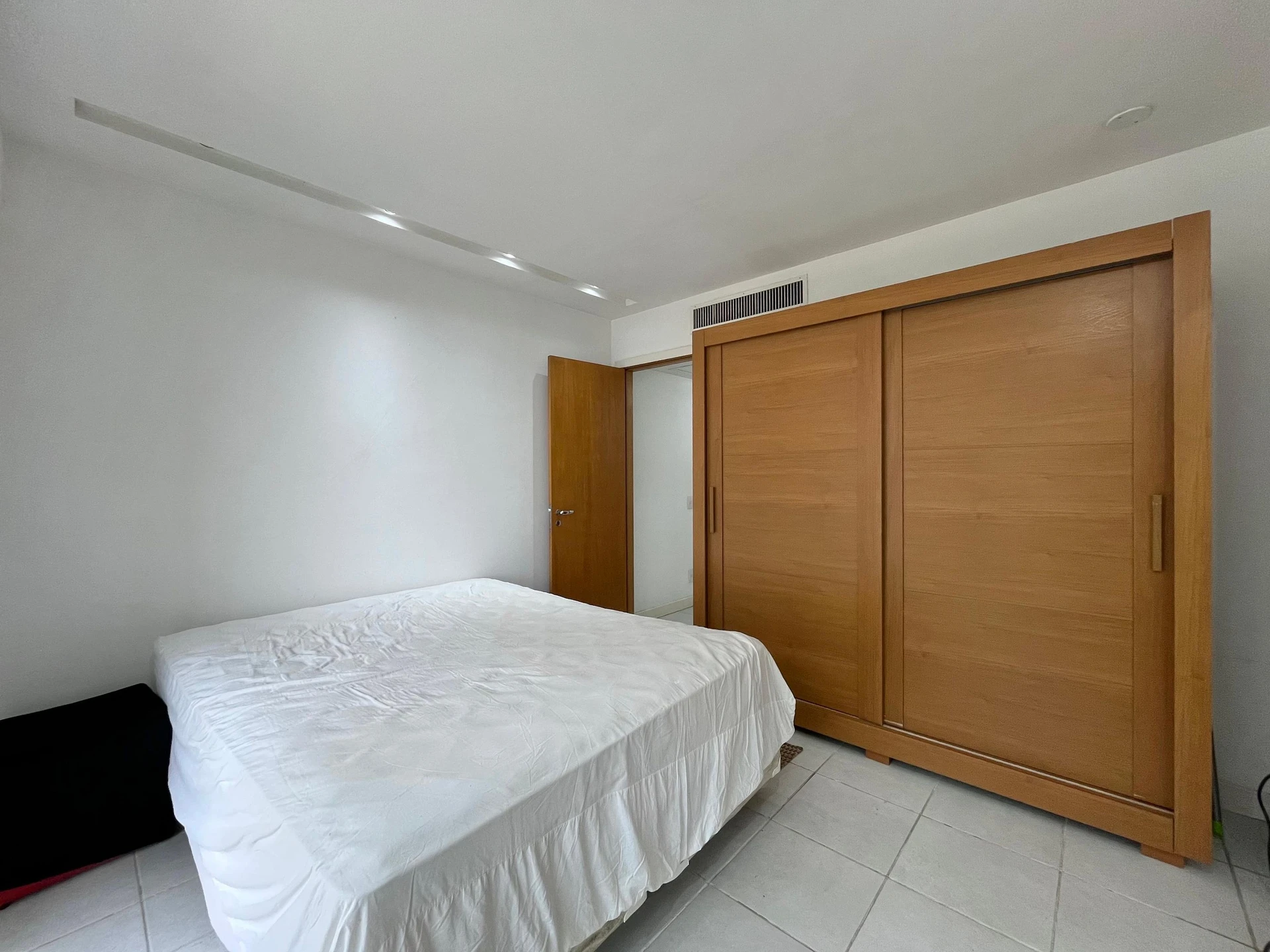 One-bedroom apartment with a washing machine — photo 5